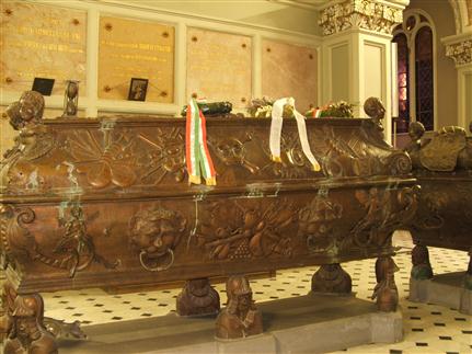 A gróf Karolyi család temetkezési helye A gróf Karolyi család temetkezési helye